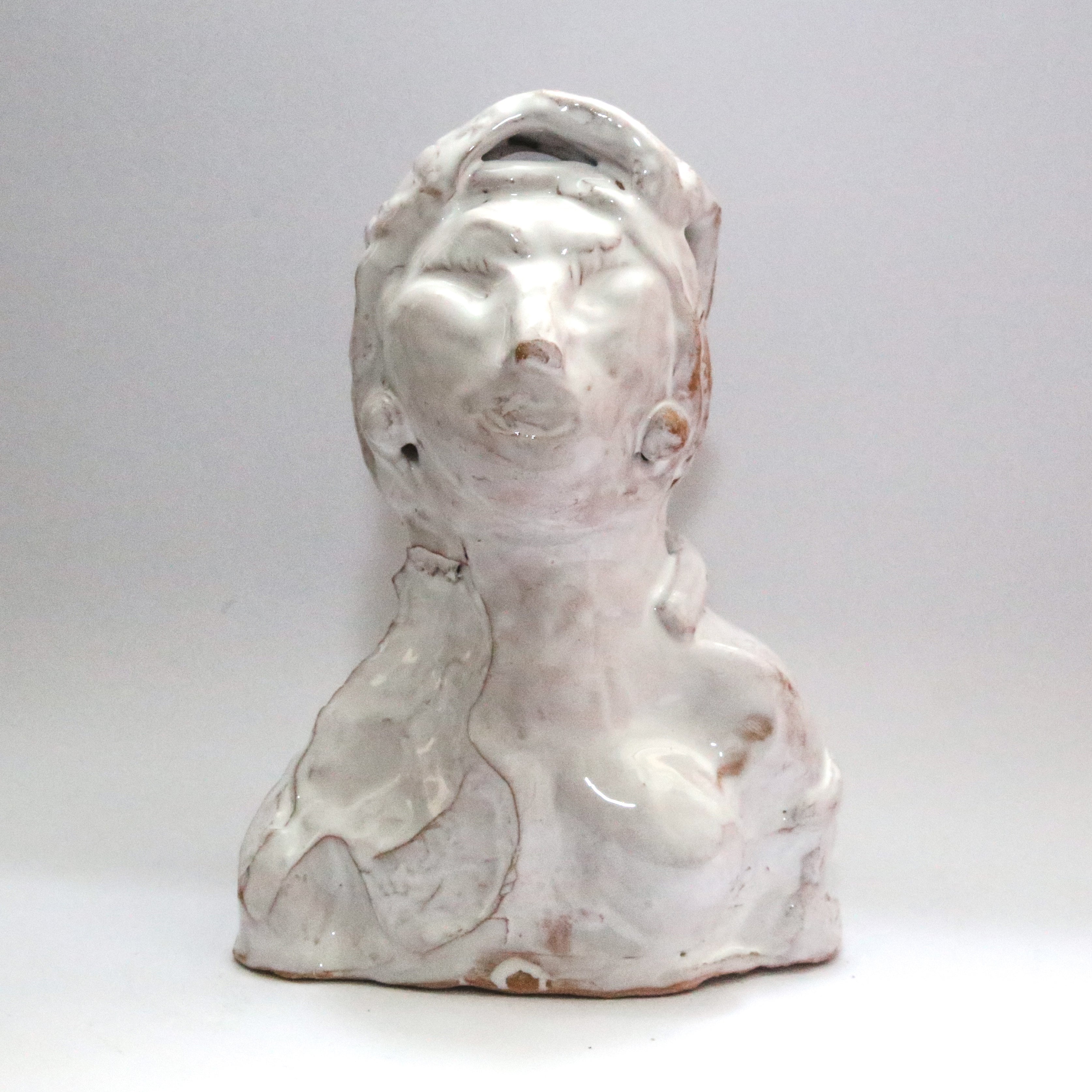 White, ceramic sculpture made by Leonardo Glauso. 2026. Firenze.