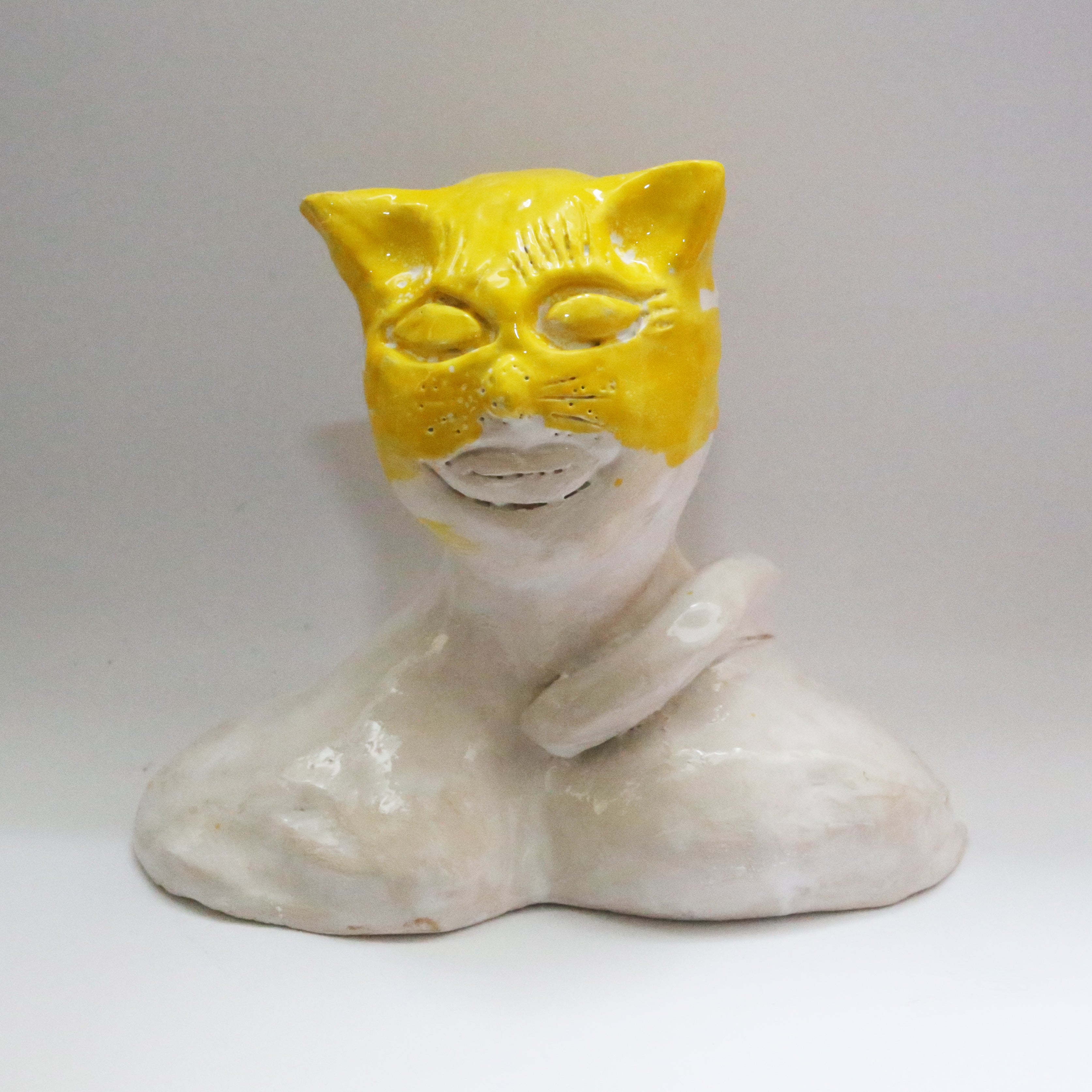 CAT. WHITE, CERAMIC SCULPTURE MADE BY LEONARDO GLAUSO. 2026. FIRENZE.