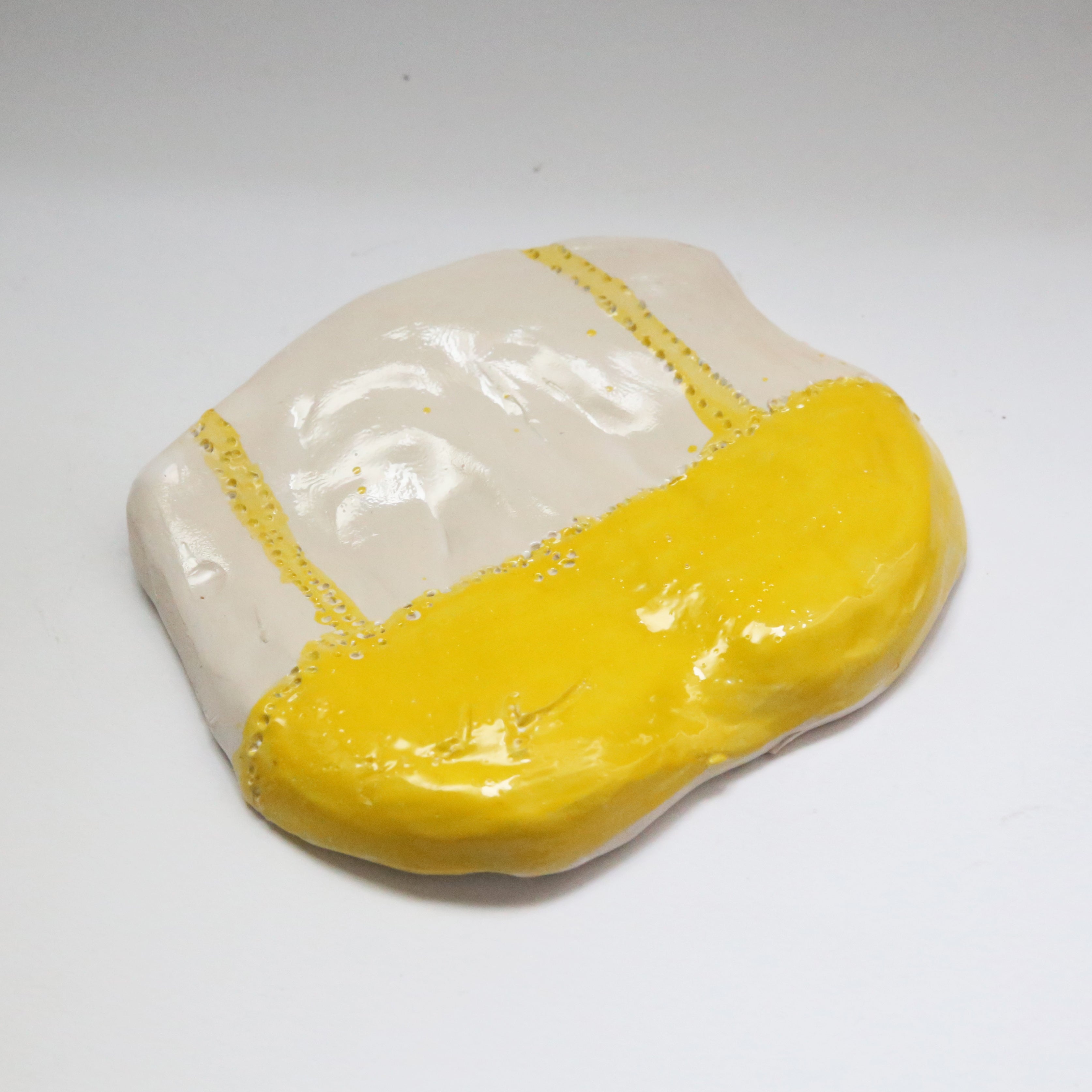 SHE YELLOW, CERAMIC SCULPTURE MADE BY LEONARDO GLAUSO. 2026. FIRENZE.